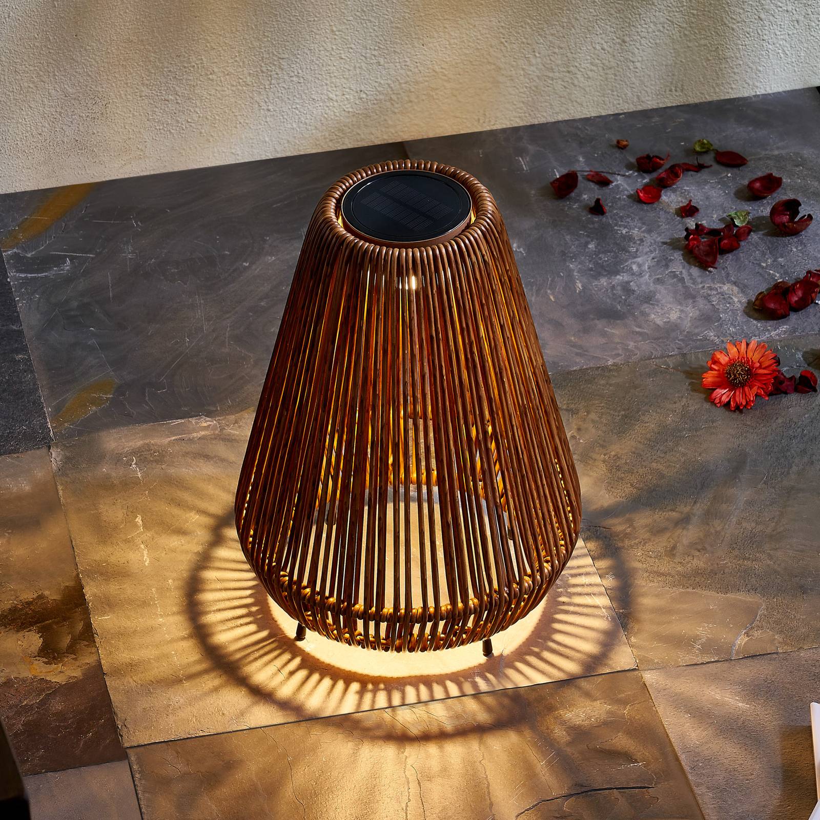 foto del prodotto lampada led solare amaria di lindby, rattan, scuro, 27 cm