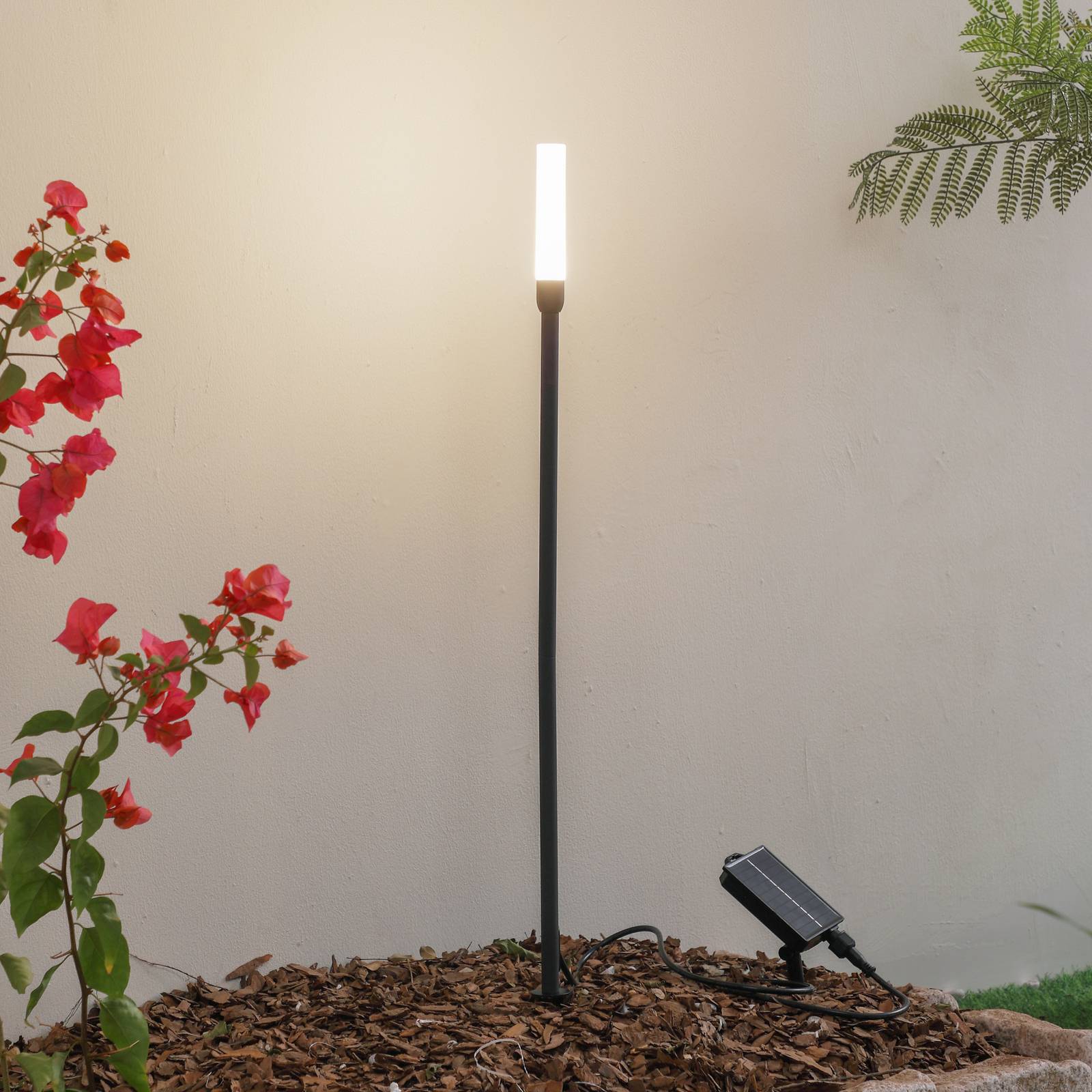 foto del prodotto lampada led solare balian di lindby, nera, alluminio, 3.000 k