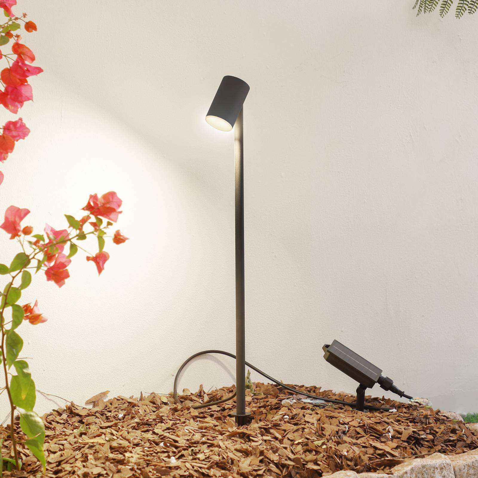 foto del prodotto lampada led solare myric di lindby, nera, alluminio, 3.000 k