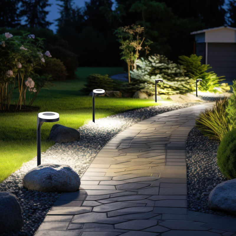 foto del prodotto lampada solare nera a spina, lampada solare da giardino, illuminazione dall alto verso il basso, 13x led bianco caldo, pxa 11x45 cm, set da 4