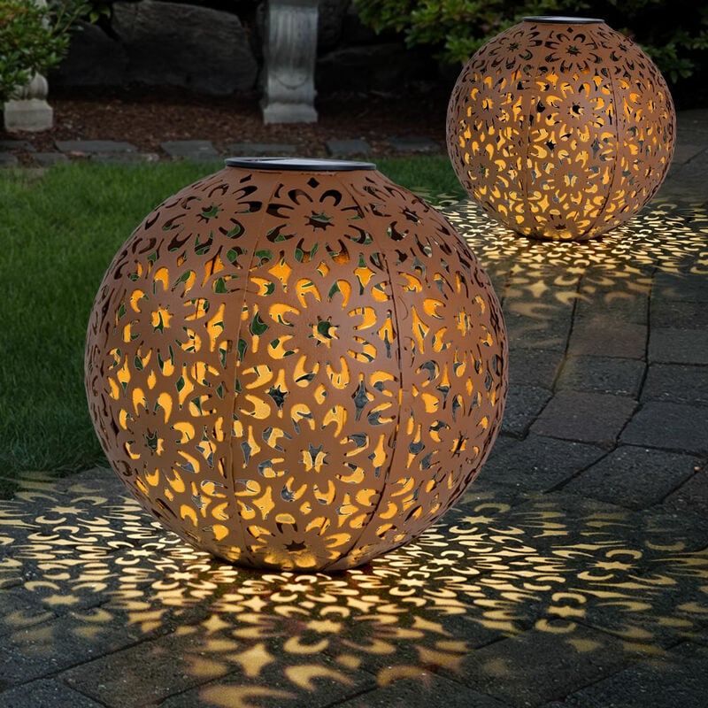 foto del prodotto lampada solare per esterni, sfera, decorazione solare da giardino, lampada solare, ruggine, picchetto, punzonatura decorativa floreale, metallo, led