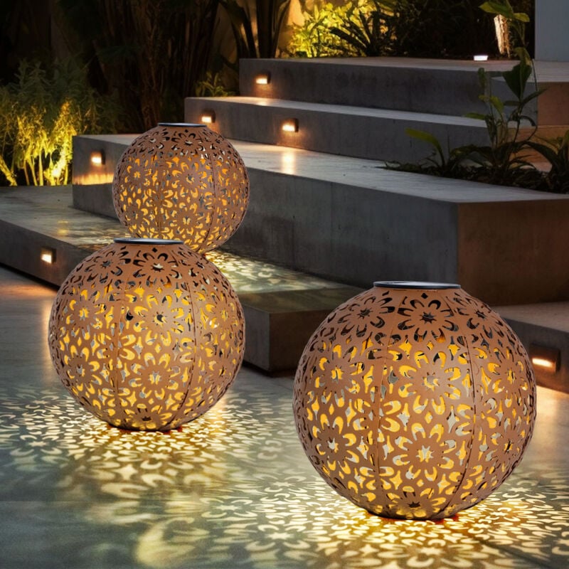 foto del prodotto lampada solare per esterni, sfera decorazione solare da giardino, luce solare ruggine, picchetto, punzonatura decorativa floreale, metallo, led
