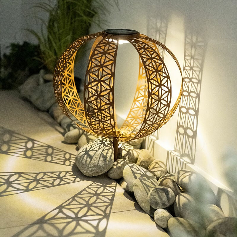 foto del prodotto lampada solare sfera solare effetto ruggine per esterno ruggine giardino lampada solare sfera orientale, con effetto luce e picchetto, 1x led bianco