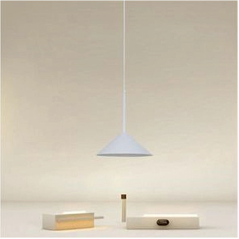 foto del prodotto lampadario a sospensione moderno con paralume triangolare in ferro bianco e27 33856 trade shop traesio