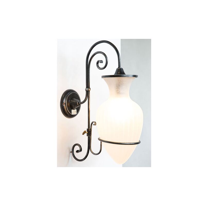 foto del prodotto lampade linea anfora lampada a muro applique con giara in vetro ghiaccio