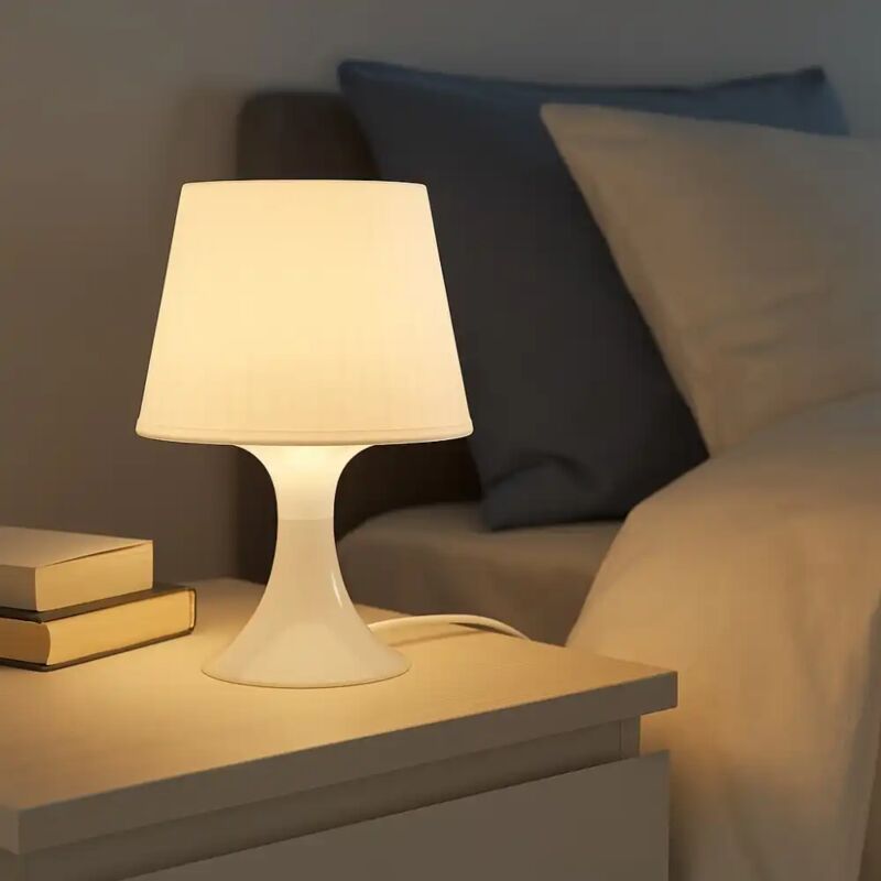 foto del prodotto lampan lampada da tavolo bianco design moderno compatta con cavo 29 cm