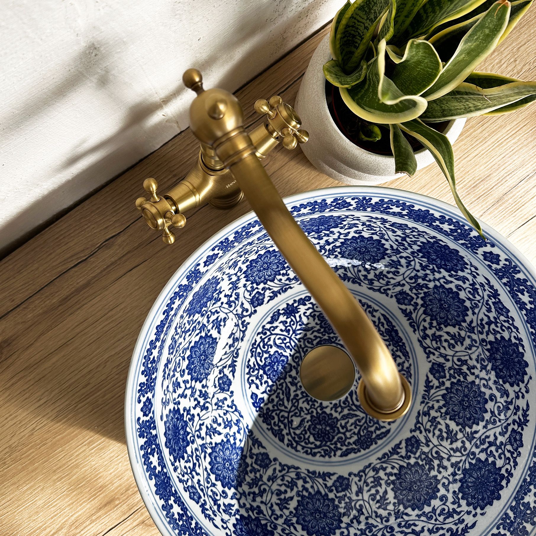 foto del prodotto lavabo da appoggio rea bella