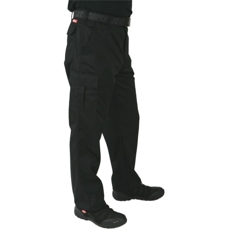 foto del prodotto lcpnt205 pantaloni cargo classici da lavoro multitasche per uso intensivo e di facile manutenzione da uomo, nero, 30w 31l lee cooper