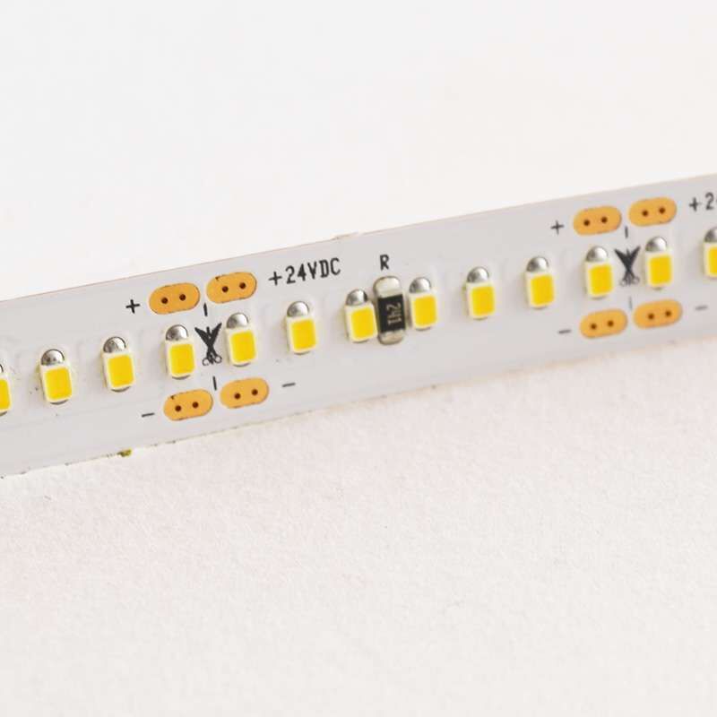 foto del prodotto leclubled nastro led alta luminosit 18w m 280 led m ip20 5m bianco molto caldo 2000k