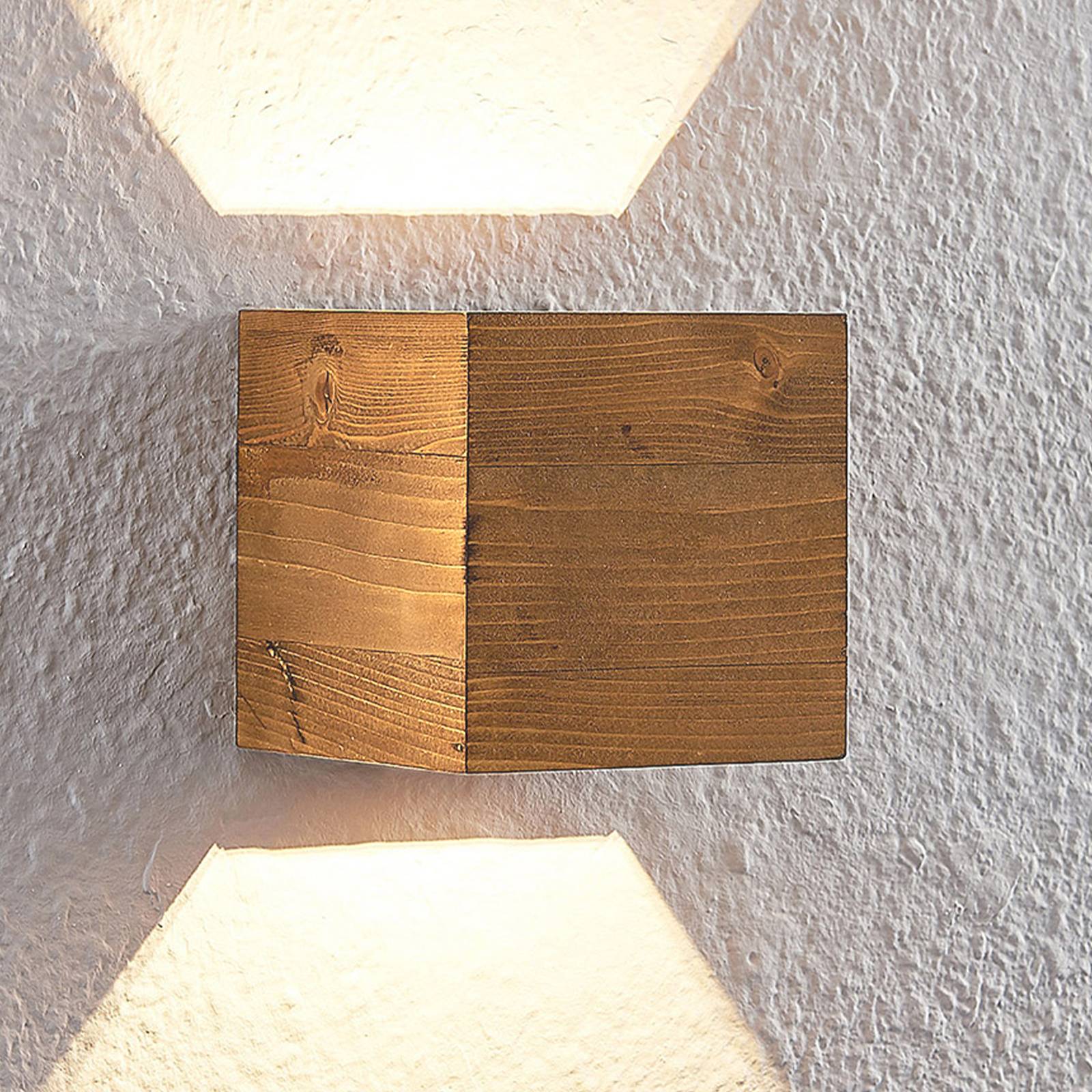 foto del prodotto led benicio in ocra da legno lindby