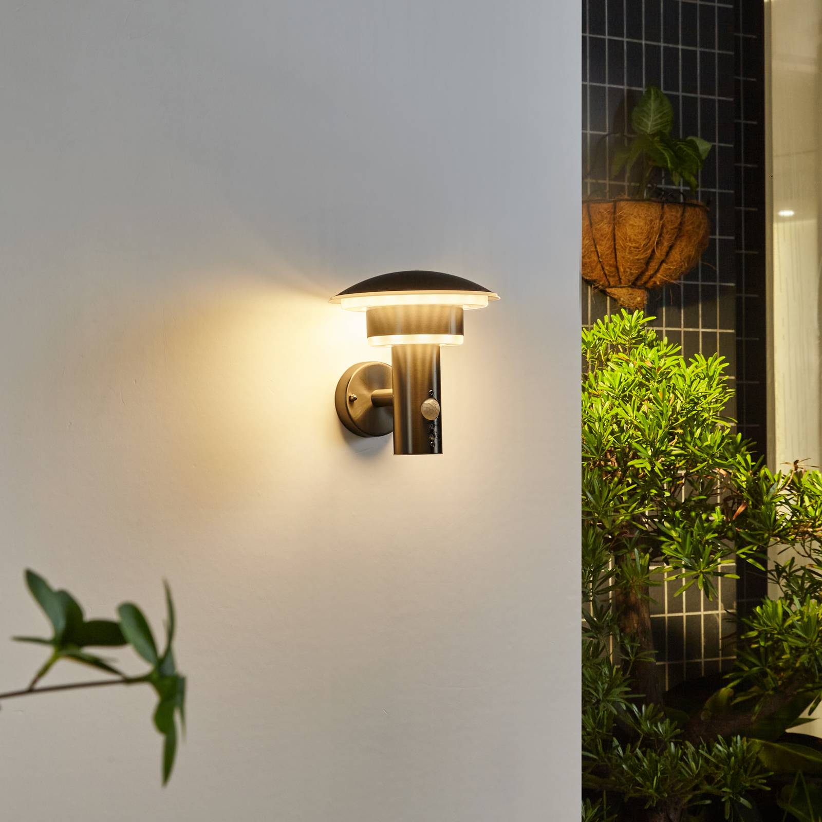 foto del prodotto led lillie in grigio da acciaio inox lindby