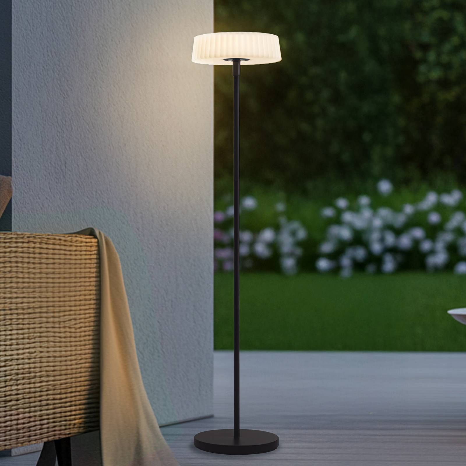 foto del prodotto led samine in nero da metallo lindby