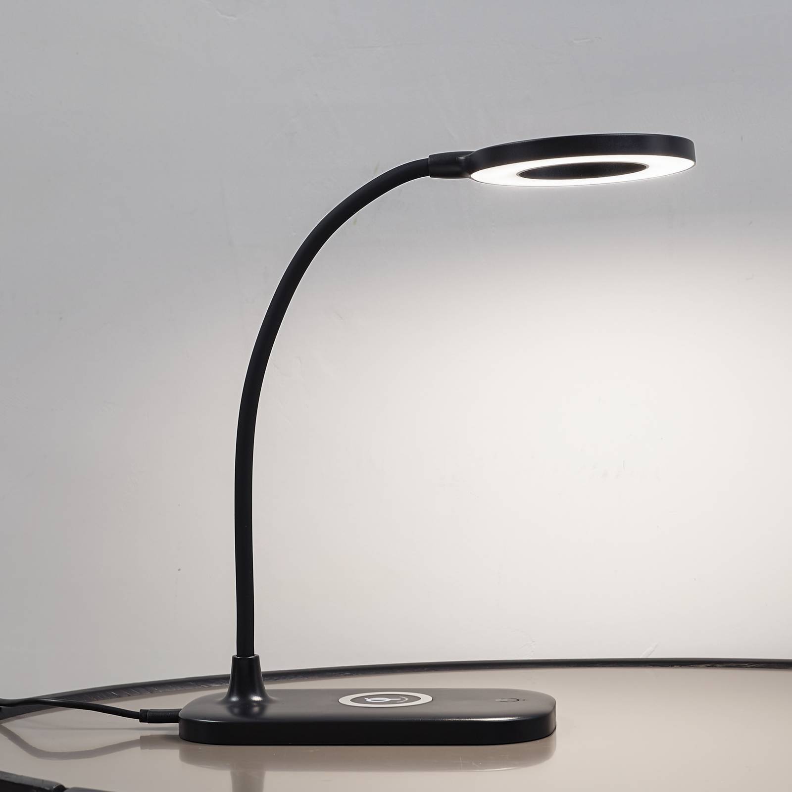 foto del prodotto led siona in nero da plastica lindby