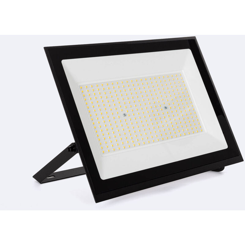 foto del prodotto ledkia proiettore led 200w 120 lm w ip65 s3 nero bianco caldo no 3000k