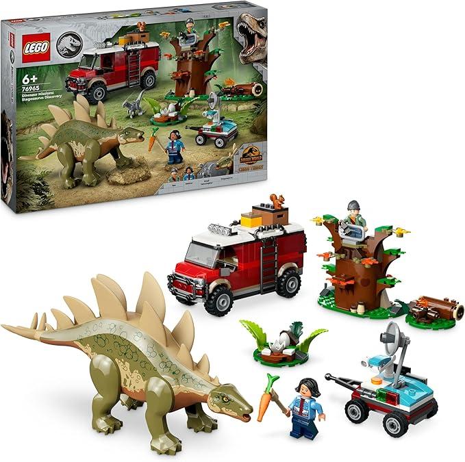 foto del prodotto lego jurassic world missione dinosauro scoperta dello stegosauro, giocattolo d avventura con 2 dinosauri, fuoristrada e