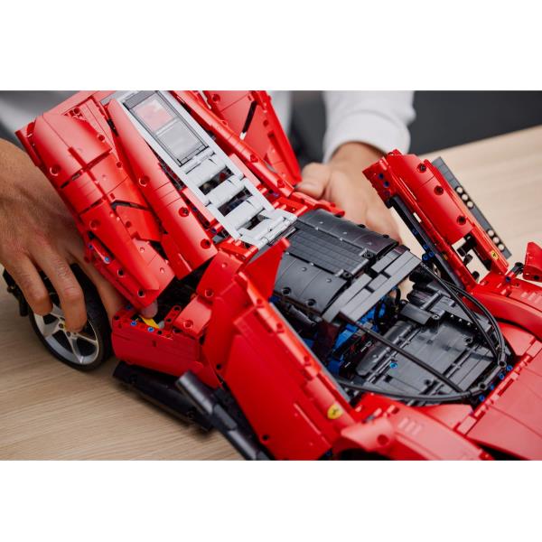 foto del prodotto lego technic ferrari daytona sp3 42143 