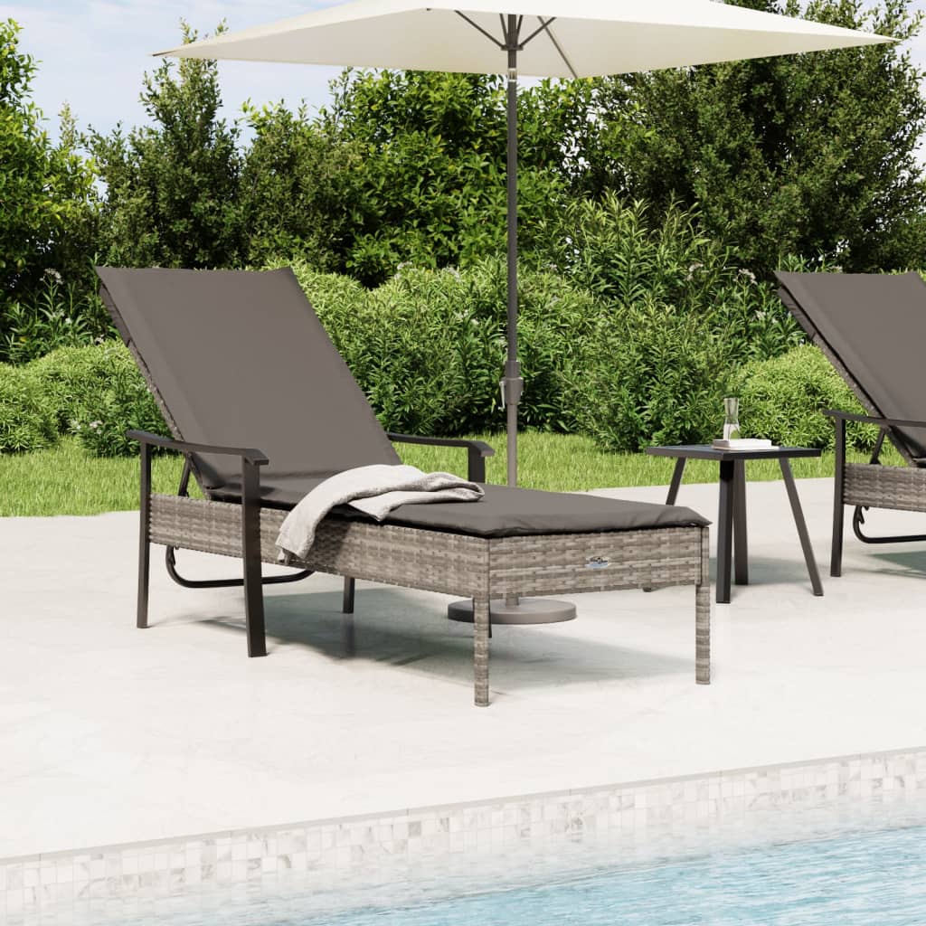 foto del prodotto lettino prendisole con cuscino grigio in polyrattancod mxl 70689