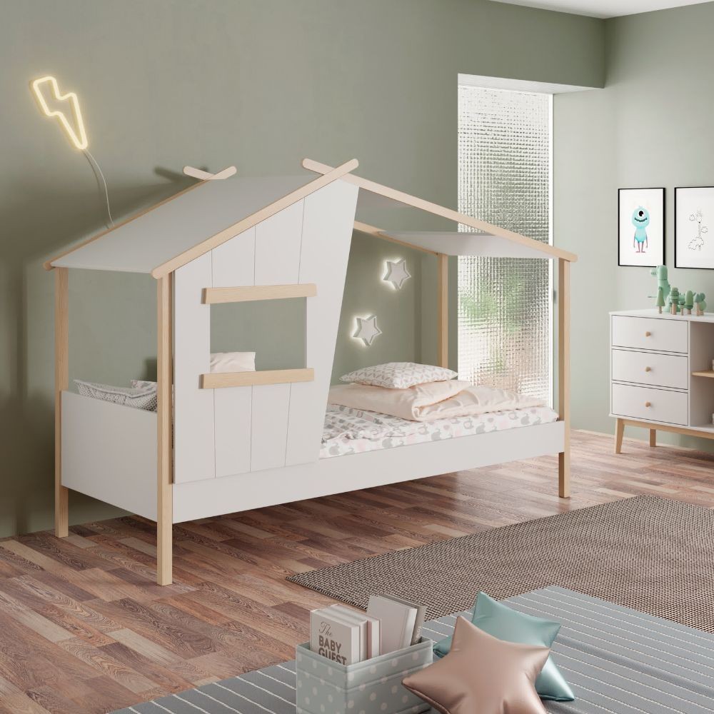 foto del prodotto letto a casetta luba singolo in legno massiccio colore bianco