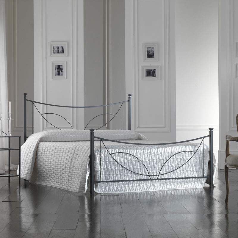 foto del prodotto letto in ferro matrimoniale con pediera tulipano nero 166x208x h117 cm