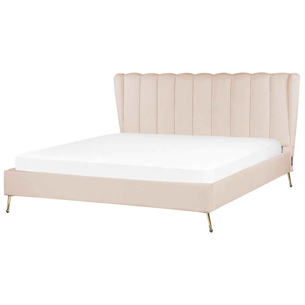 foto del prodotto letto in velluto beige rivestito con gambe in metallo dorato ue dimensioni doppie 180 x 200 cm con testata con porta usb camera da letto moderna e glam.