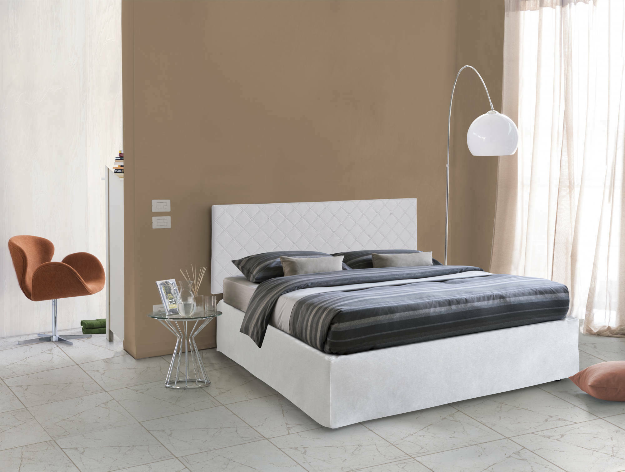 foto del prodotto letto matrimoniale alfredo, set testata in ecopelle con rete ortopedica e mantovana, made in italy, adatta a materasso da cm 160x190, bianco