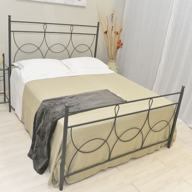 foto del prodotto letto matrimoniale in ferro battuto con pediera antracite silene 170x202x h120 cm