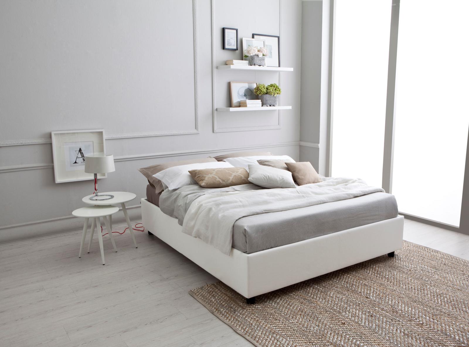 foto del prodotto letto singolo con struttura in legno e similpelle bianco 168x205x26h cm