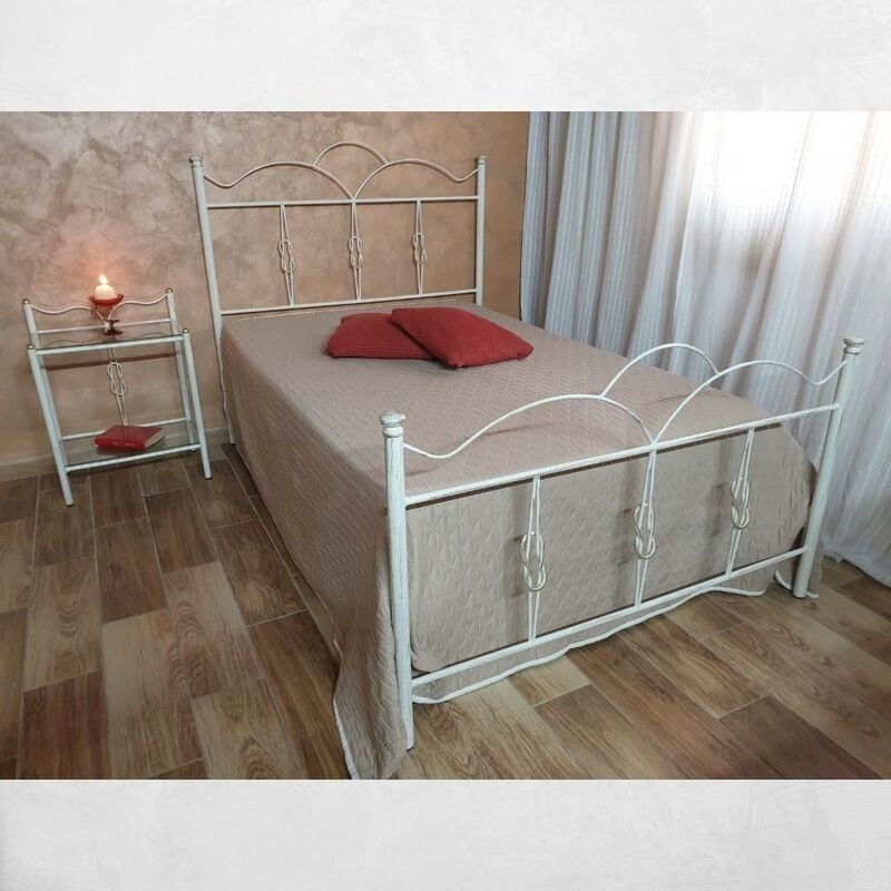 foto del prodotto letto una piazza e mezza in ferro battuto colore bianco oro primula