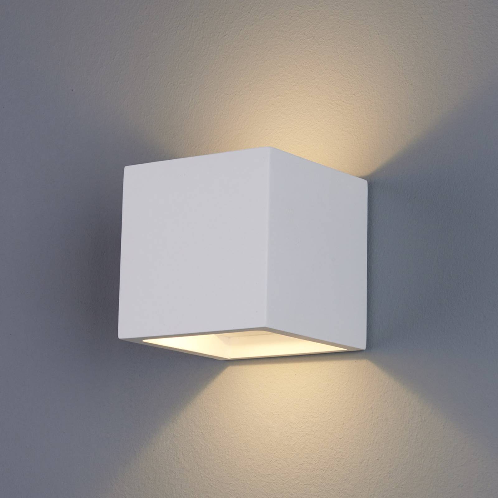 foto del prodotto lindby applique a led a forma di cubo marita in gesso