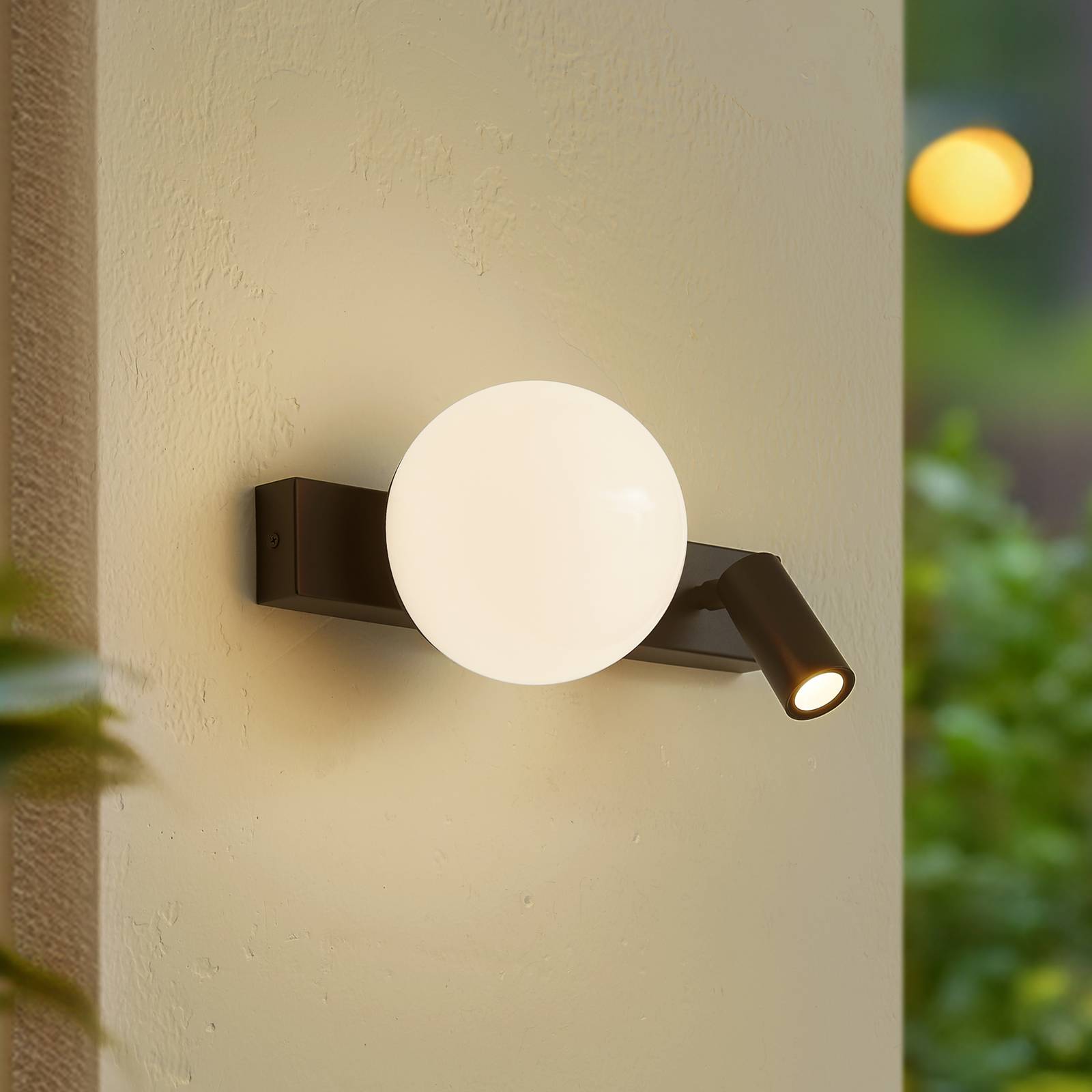 foto del prodotto lindby applique da esterno a 2 luci, sensore