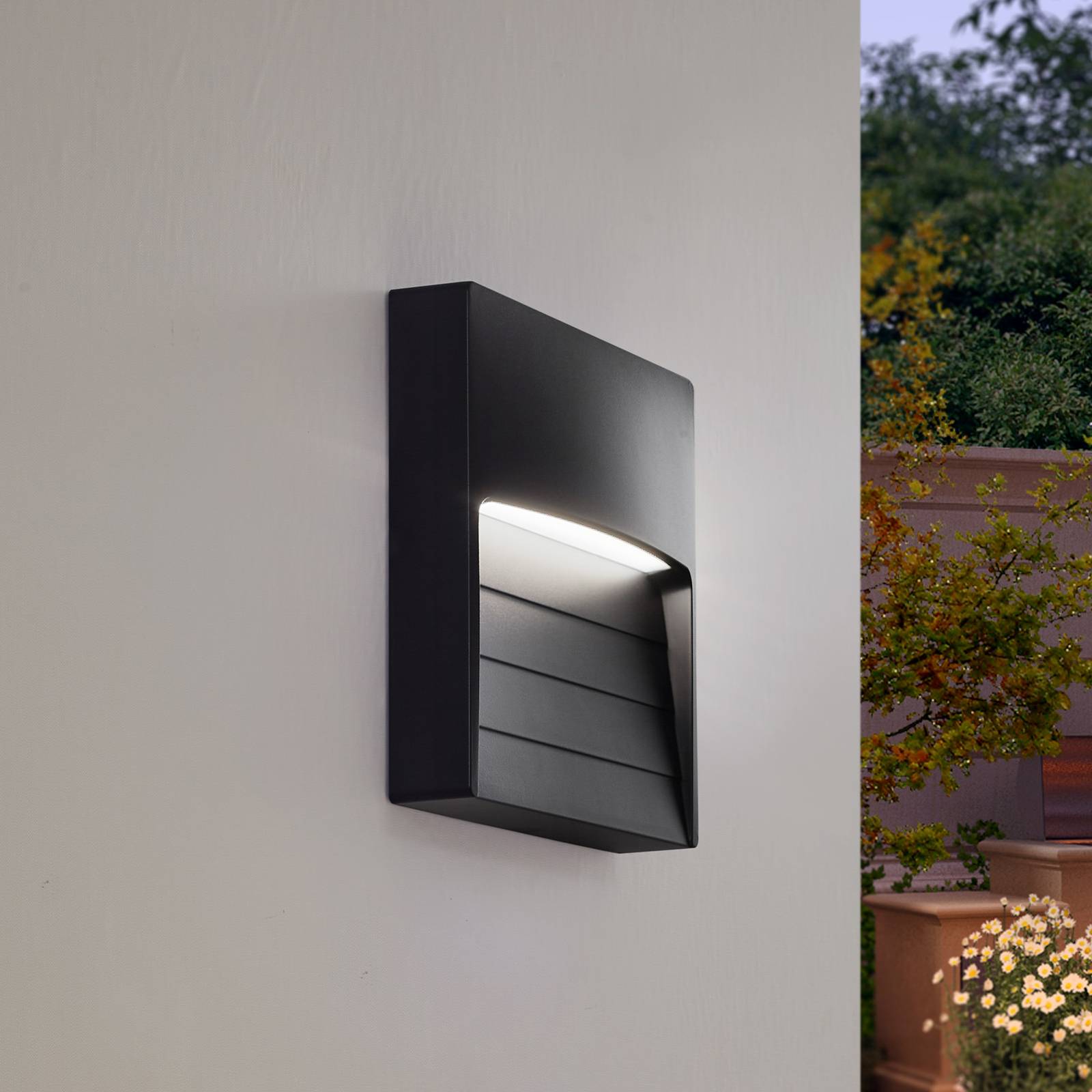 foto del prodotto lindby applique da esterno a led elissa, nero, plastica, cct