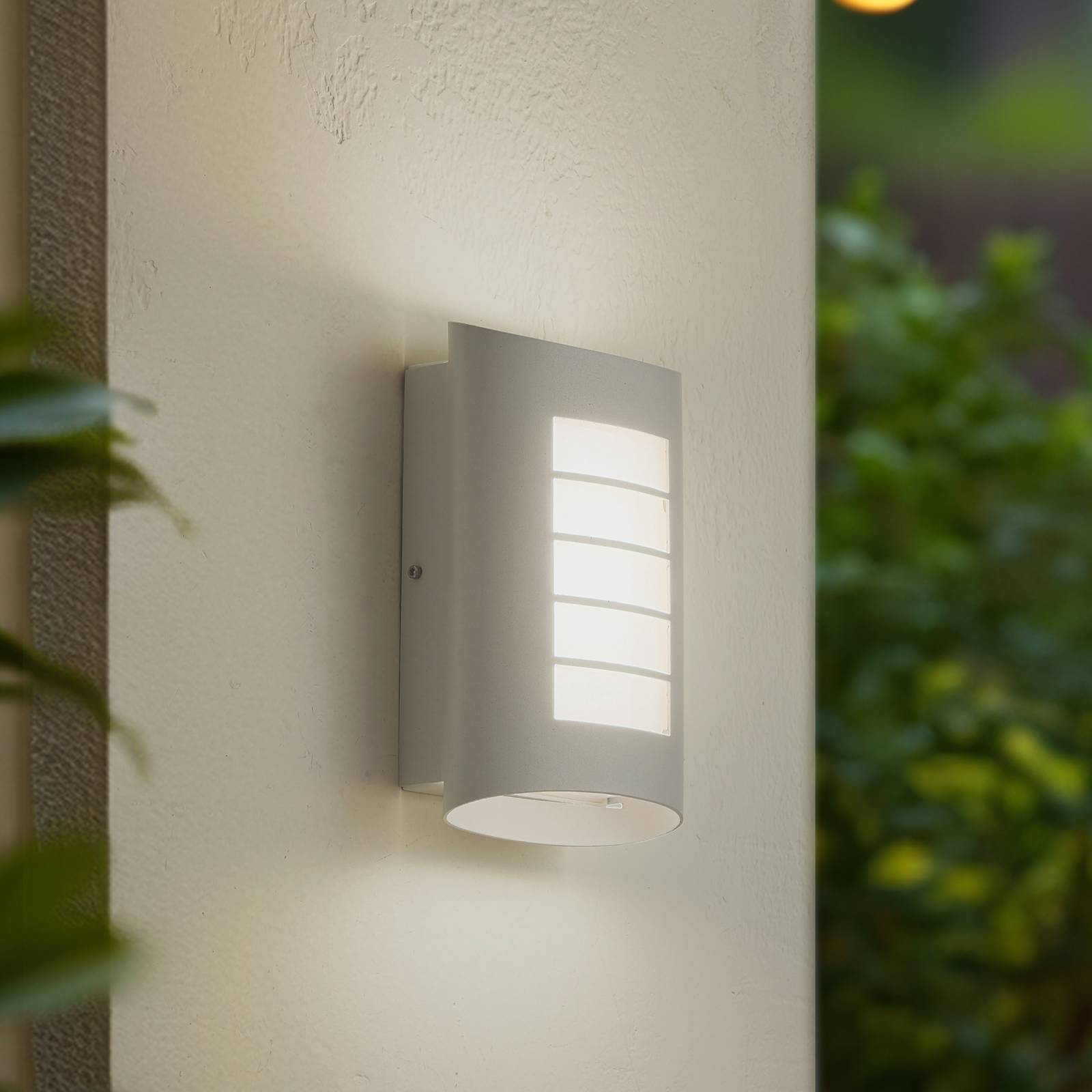 foto del prodotto lindby applique da esterno a led ismael, bianco, alluminio, altezza 26,8 cm