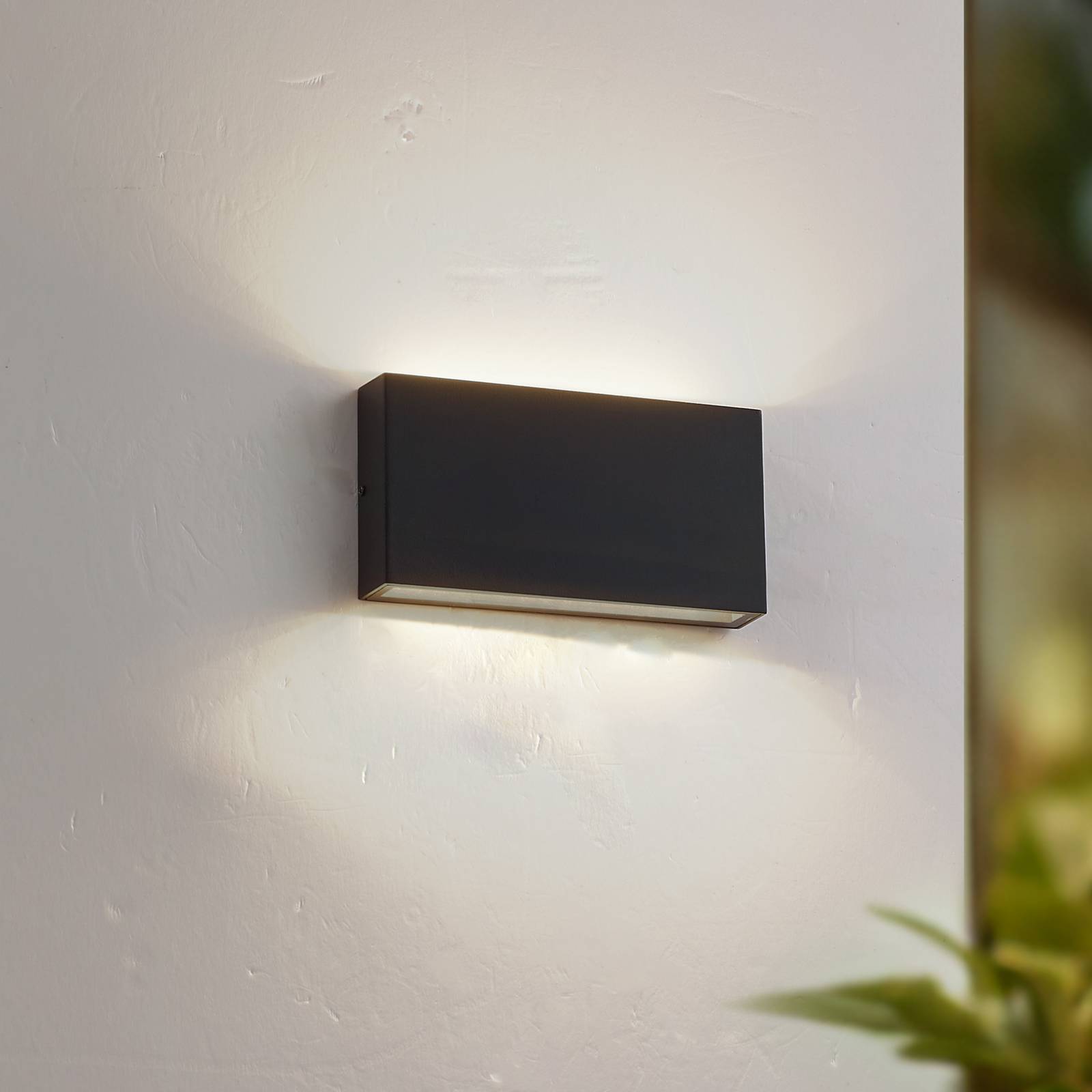 foto del prodotto lindby applique da esterno led jarte, nero, metallo, 17 cm, ip54
