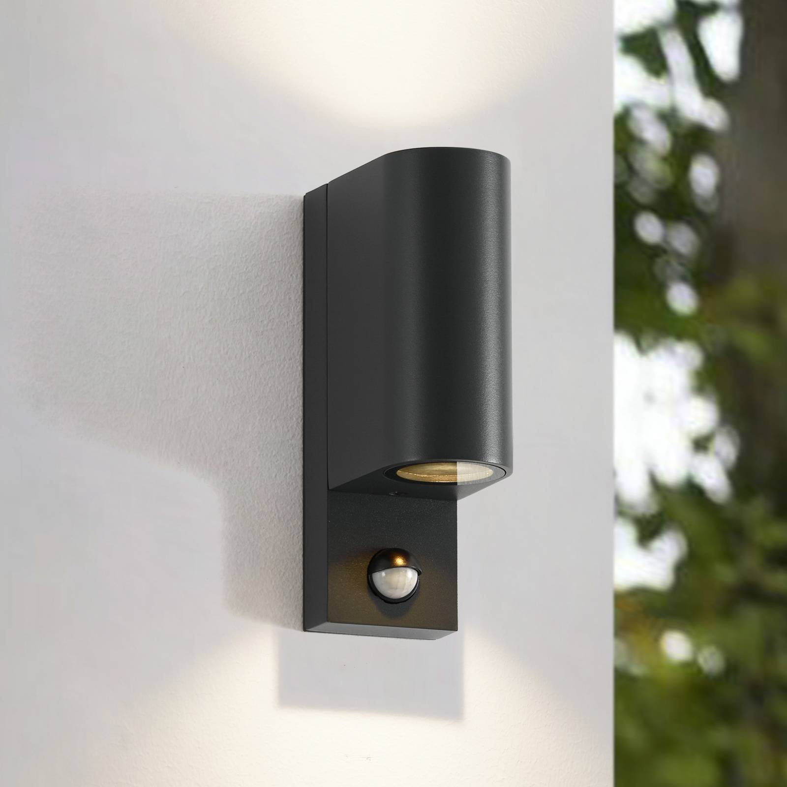 foto del prodotto lindby applique da esterno palina, sensore, ip44, antracite