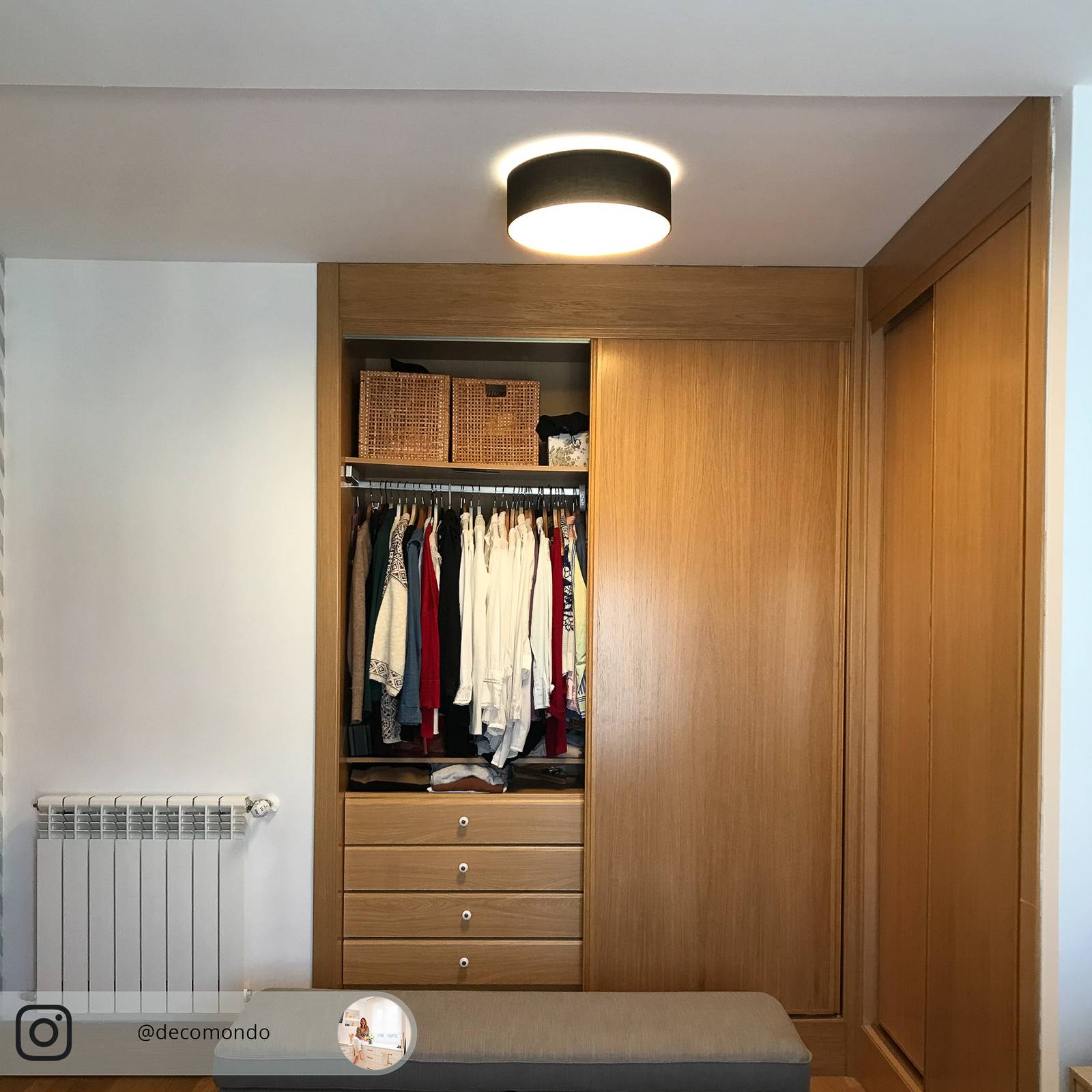 foto del prodotto lindby coleen lampada da soffitto in tessuto nero e oro