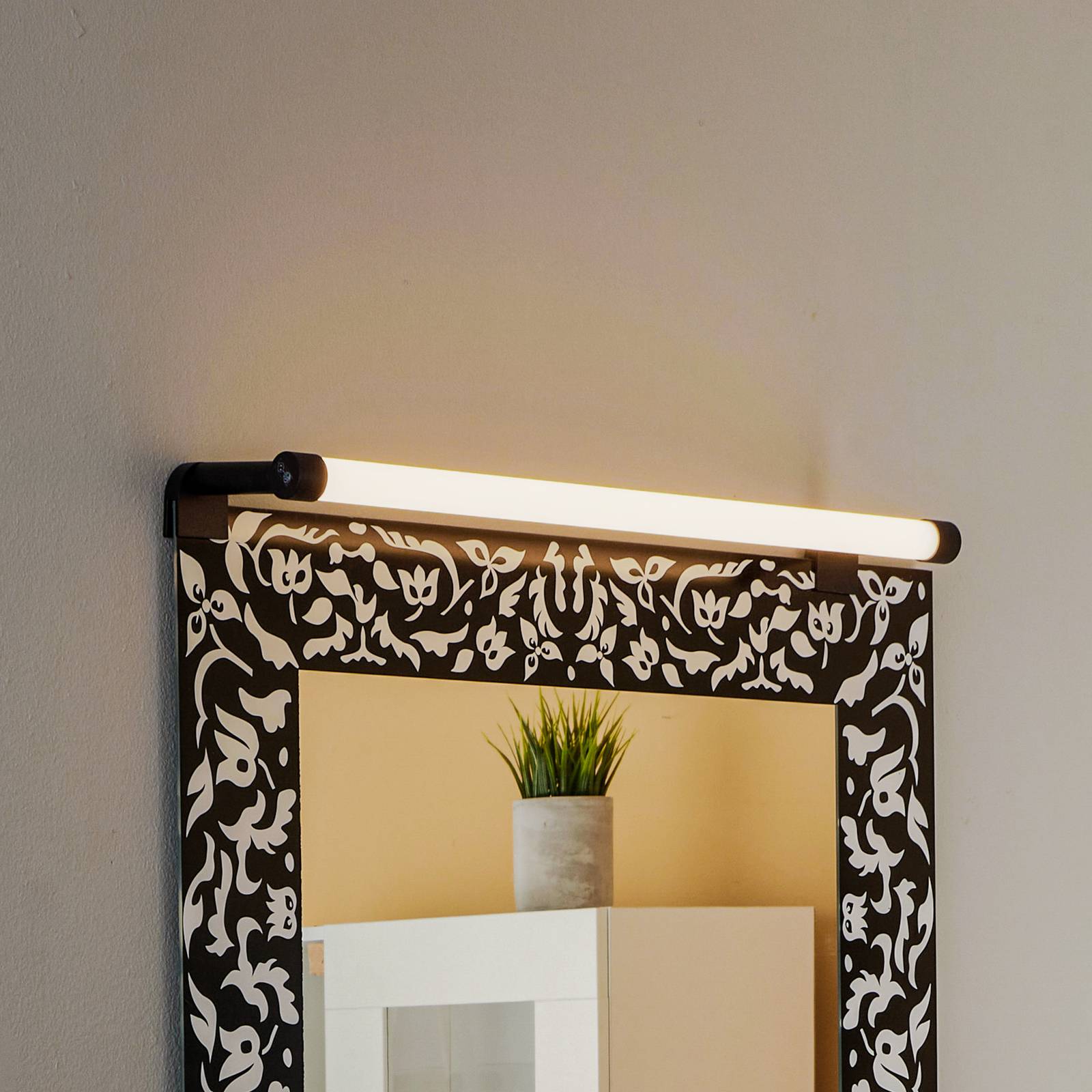 foto del prodotto lindby eleri luce per specchio a led, nero