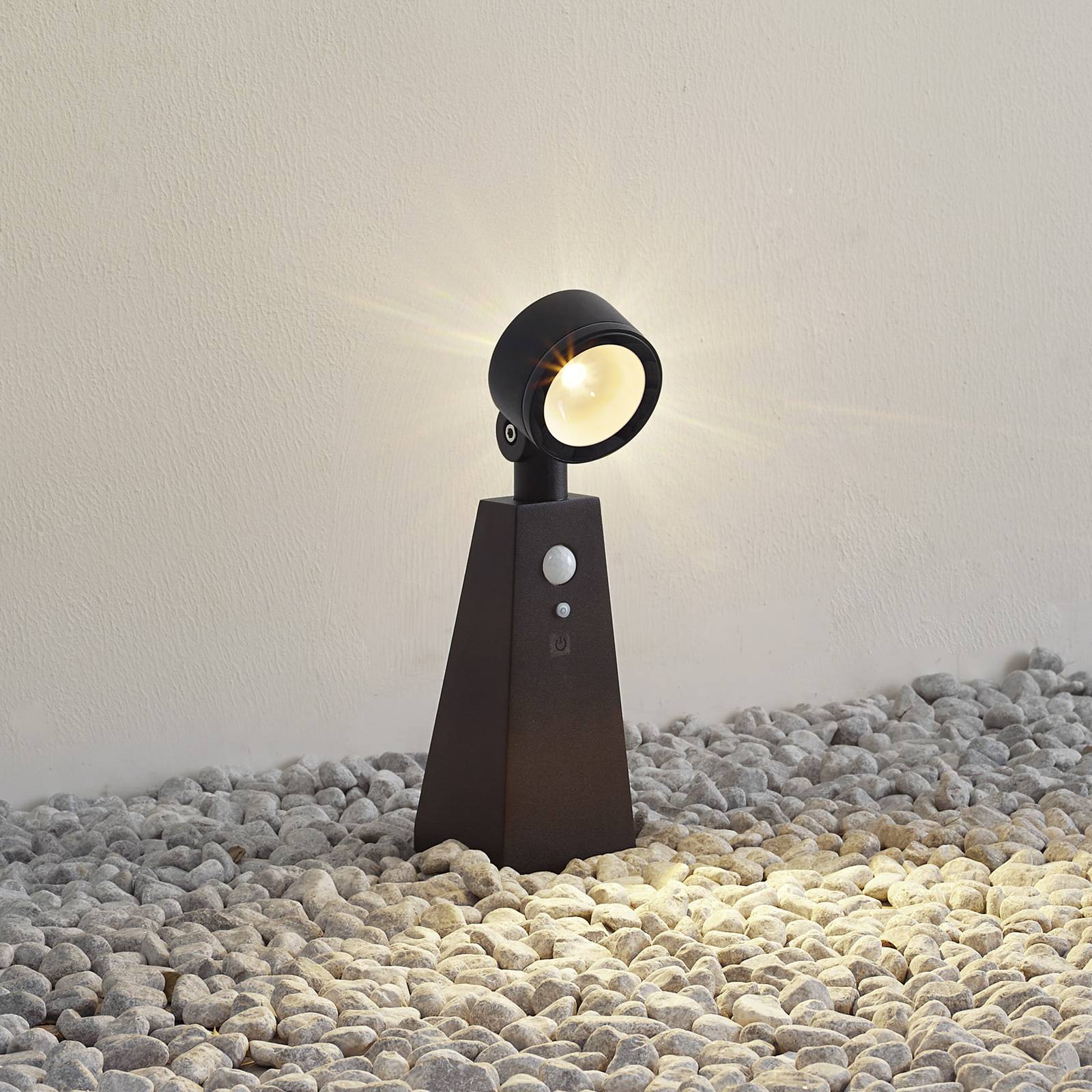 foto del prodotto lindby faretto led solare raide, sensore, nero, alluminio