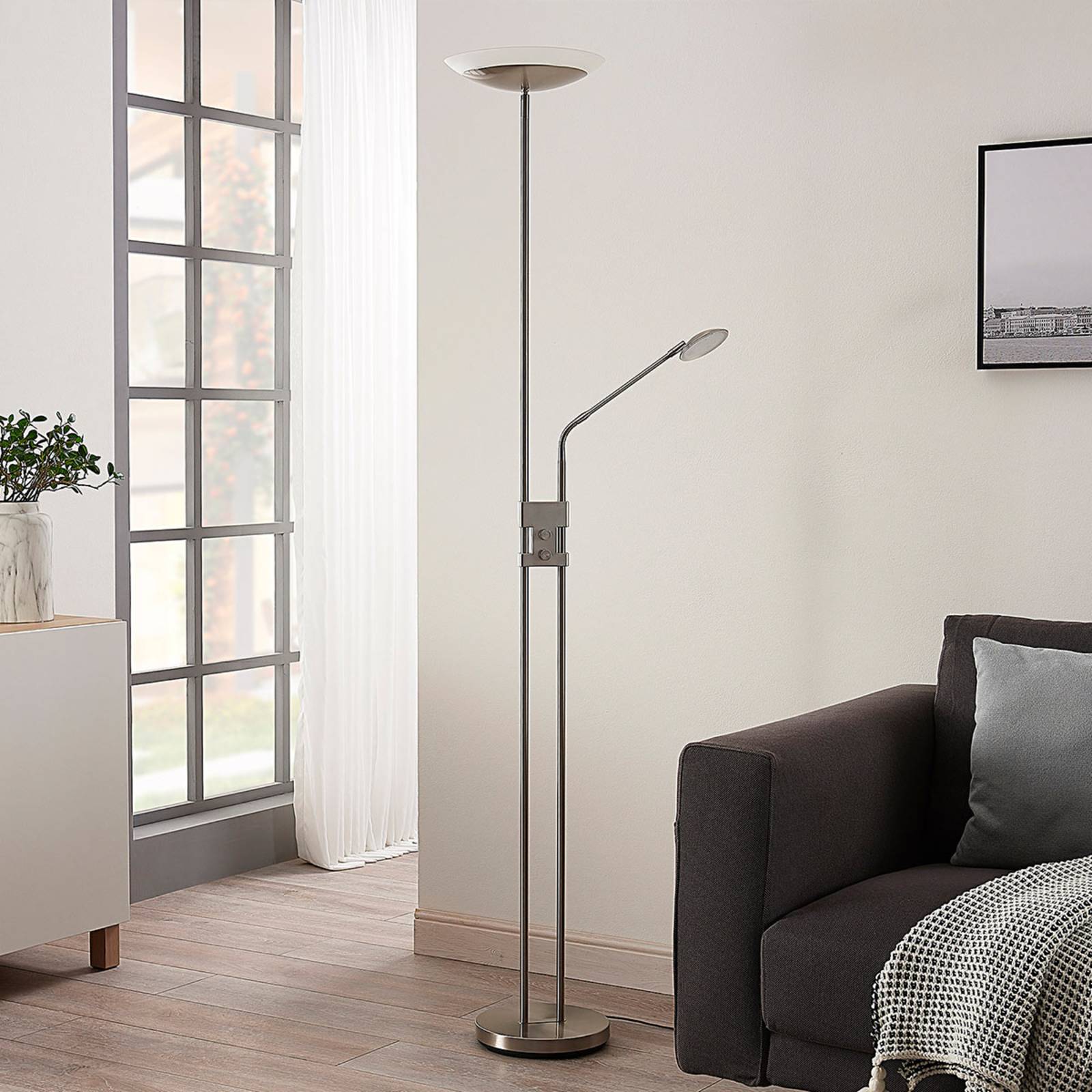 foto del prodotto lindby lampada a led da pavimento jonne con braccio di lettura, dimmerabile, rotonda