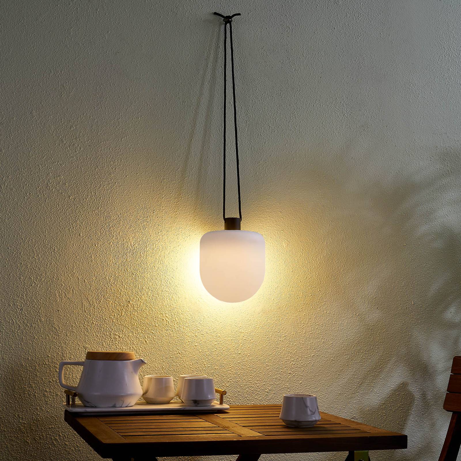 foto del prodotto lindby lampada a sospensione da esterno eleia, 2.700 k, 16 cm, batteria
