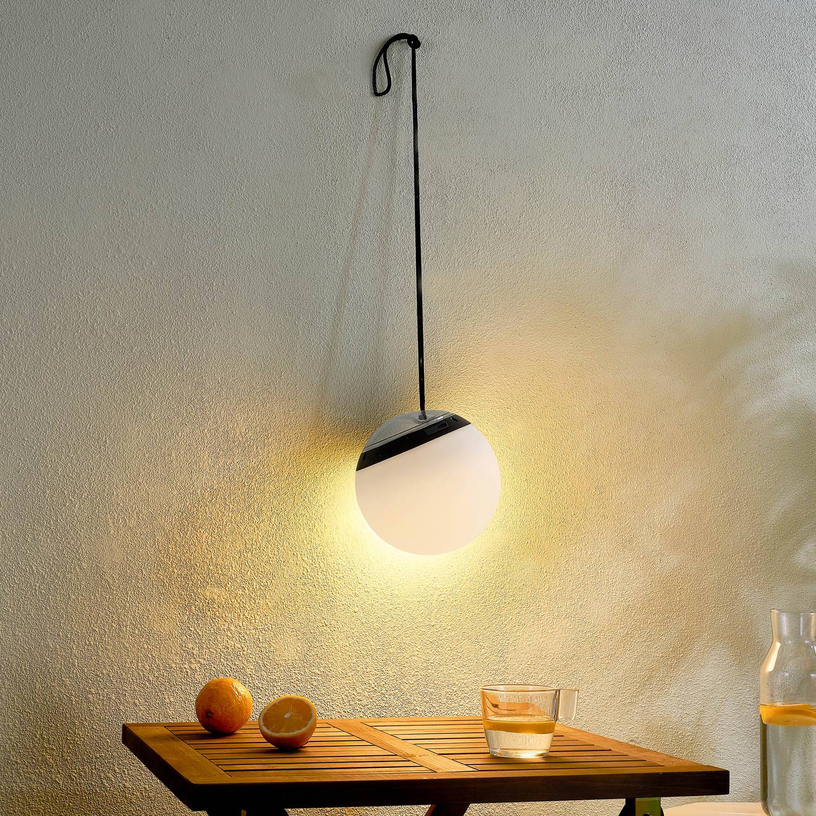 foto del prodotto lindby lampada a sospensione da esterno eleia, rgbw, 20 cm, batteria