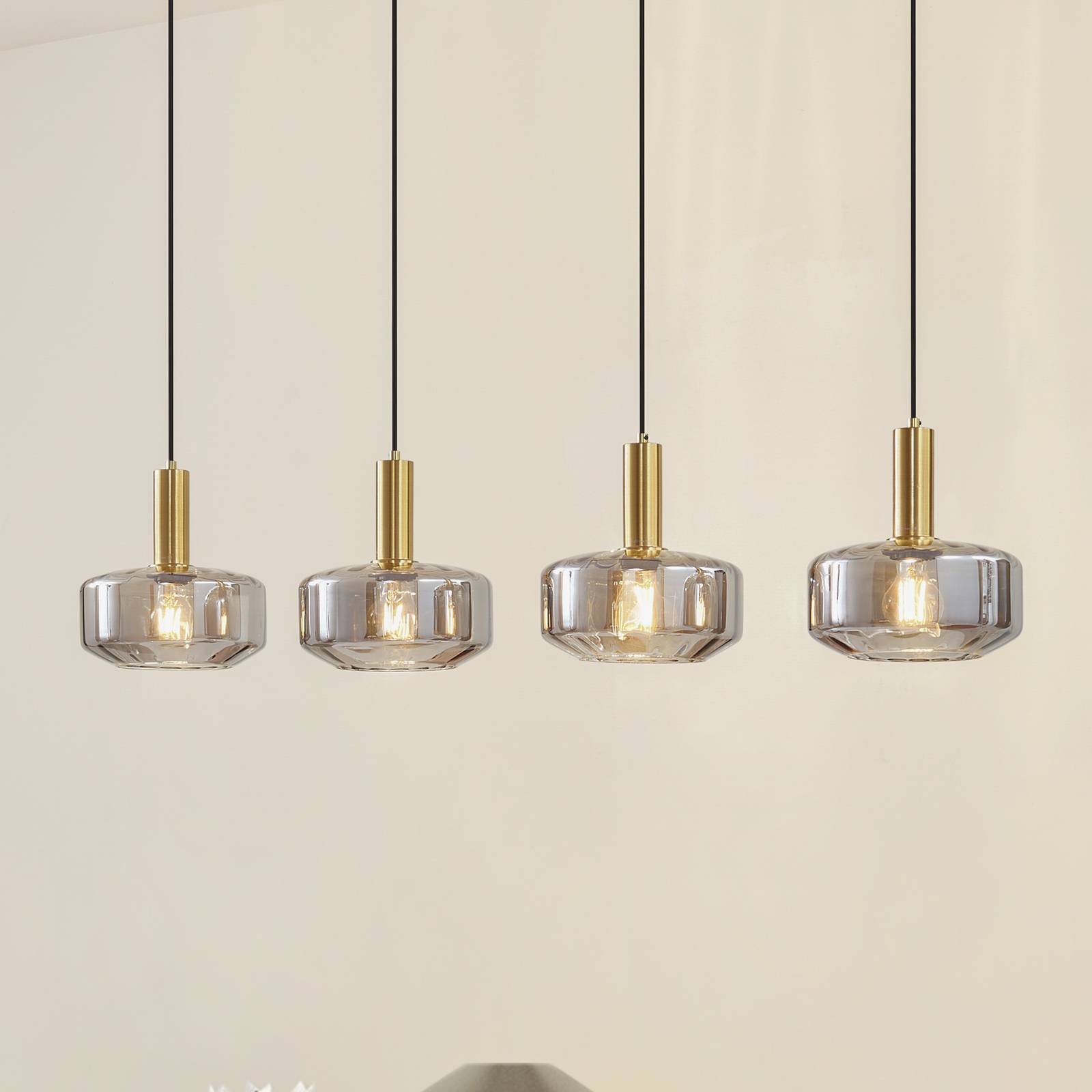 foto del prodotto lindby lampada a sospensione hildur, a 4 luci, 118 cm, grigio fumo, vetro