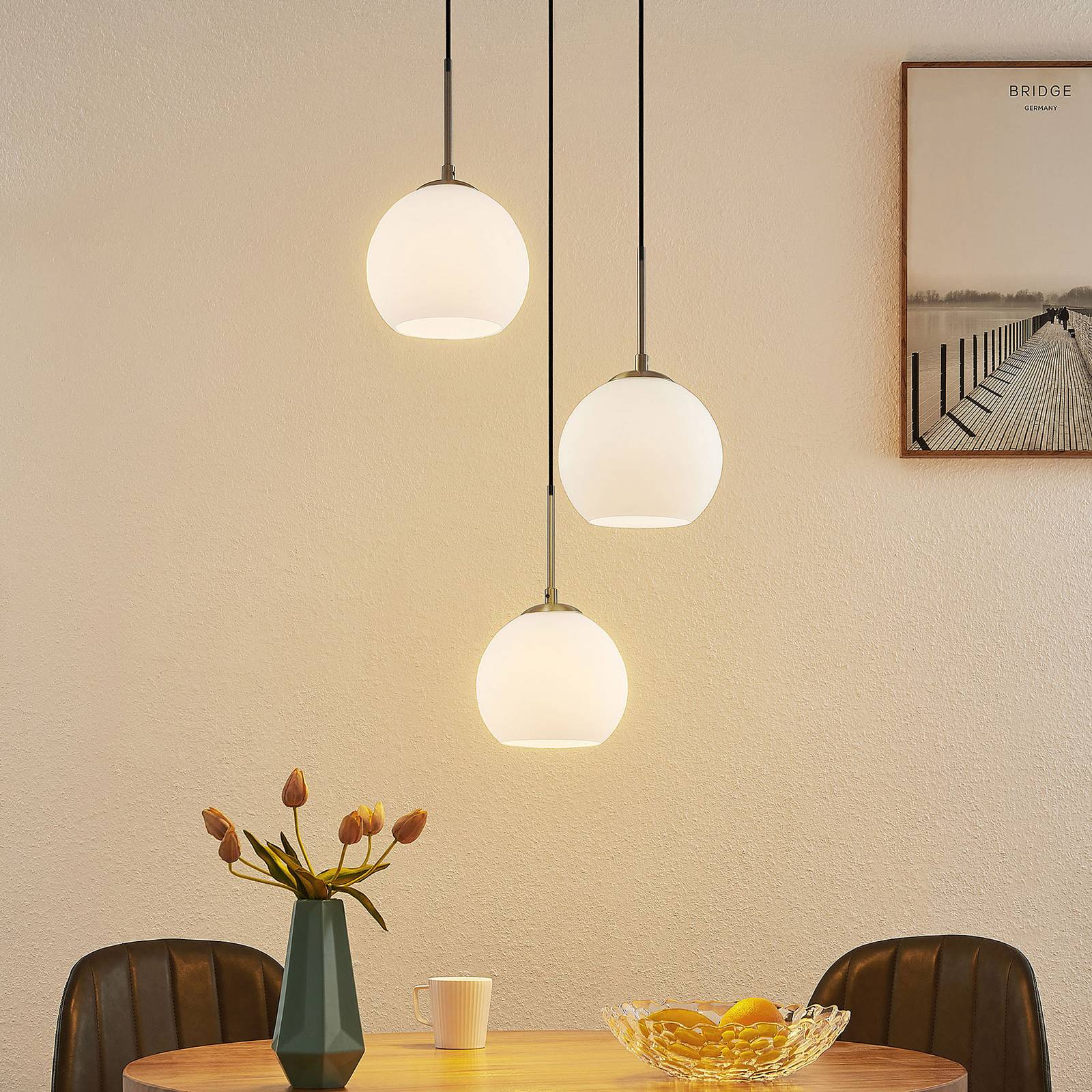 foto del prodotto lindby lampada a sospensione jurian, 32 cm, a 3 luci, nichel opal, vetro