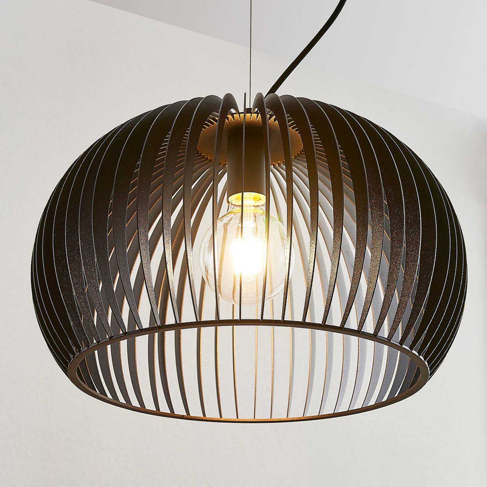 foto del prodotto lindby lampada a sospensione jusra in metallo nero, a 1 luce.
