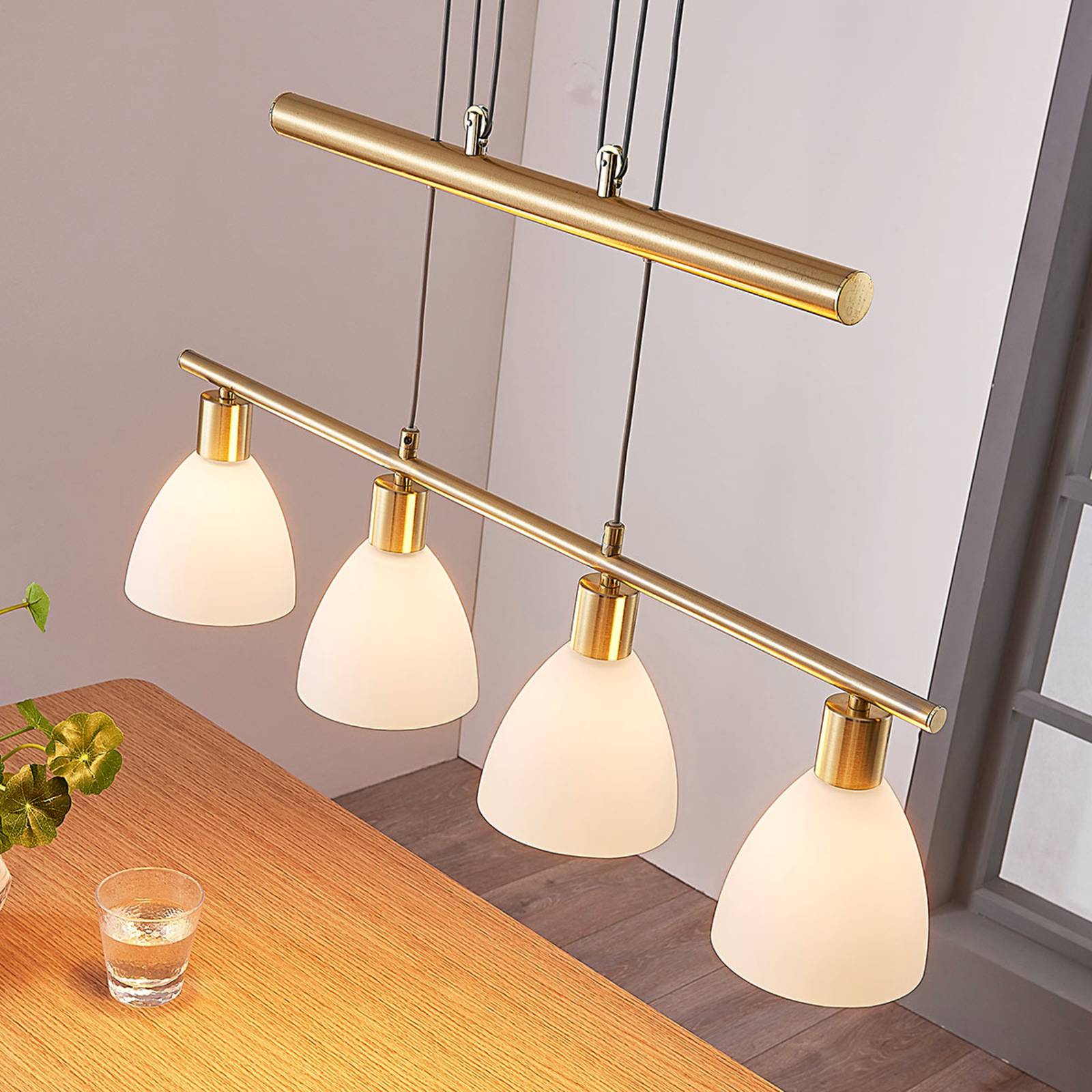 foto del prodotto lindby lampada a sospensione simeon, color ottone, vetro, 73 cm, e14