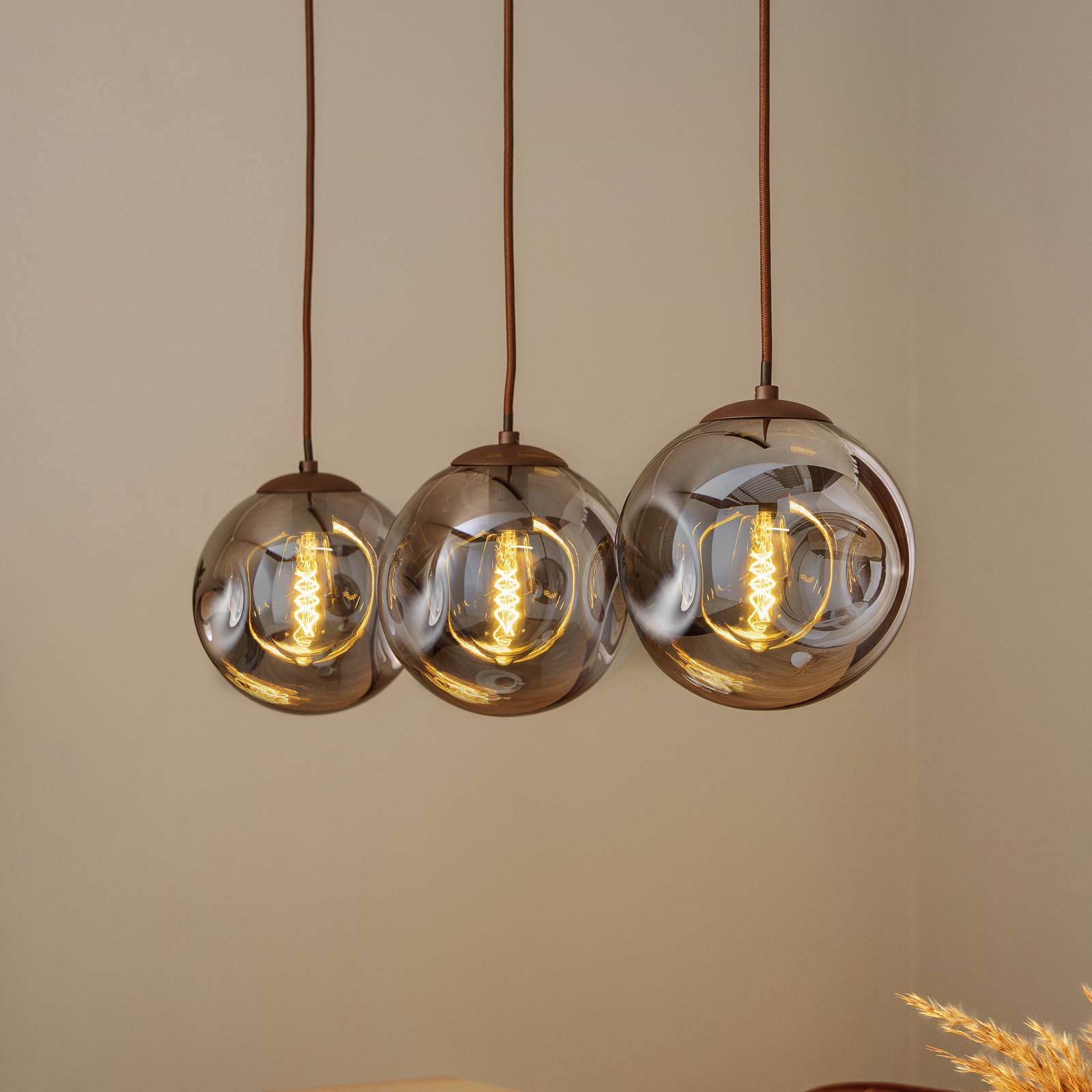 foto del prodotto lindby lampada a sospensione valentina, e14, a 3 luci, grigio fumo, vetro