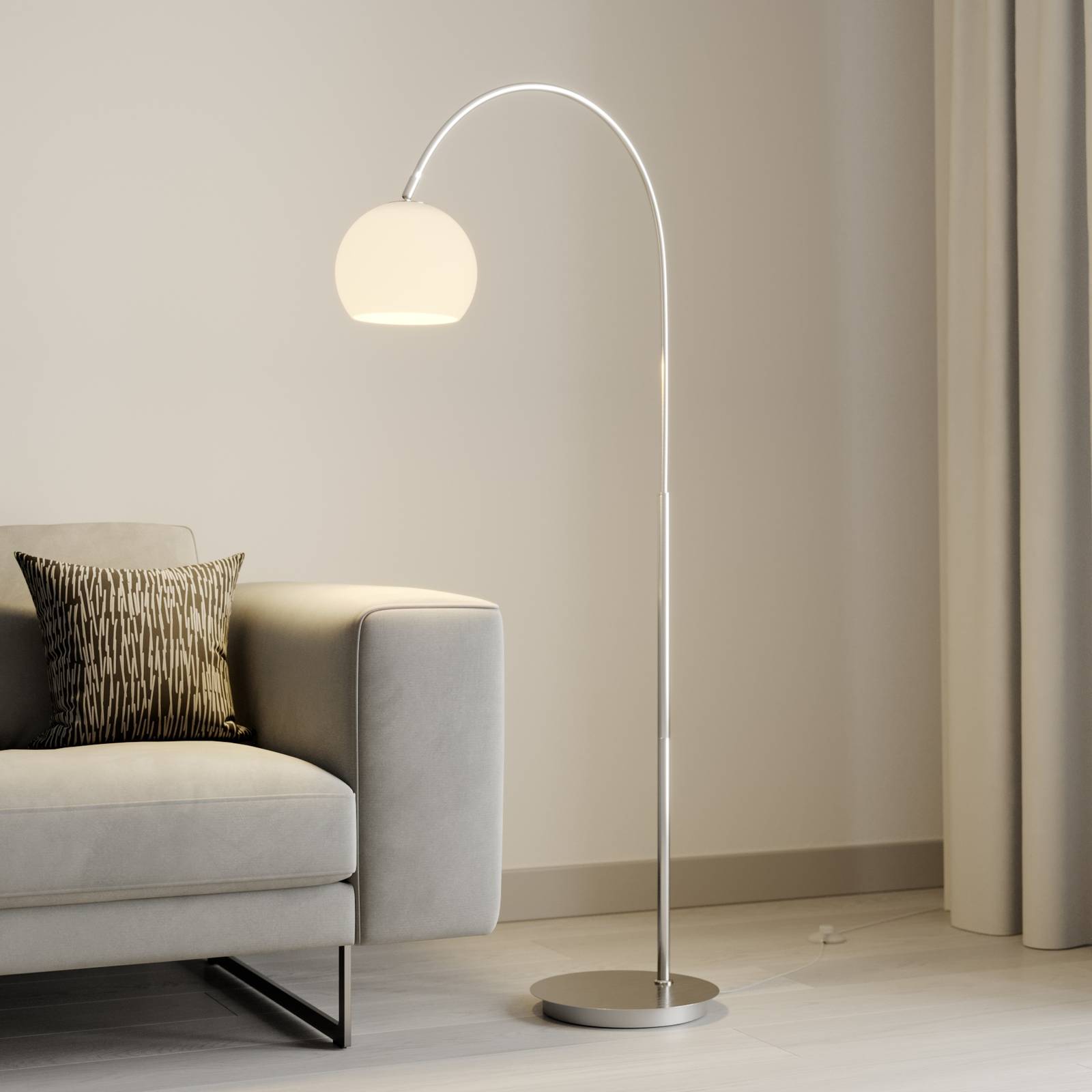 foto del prodotto lindby lampada ad arco cynthia, color nichelo, vetro, 140 cm, e27