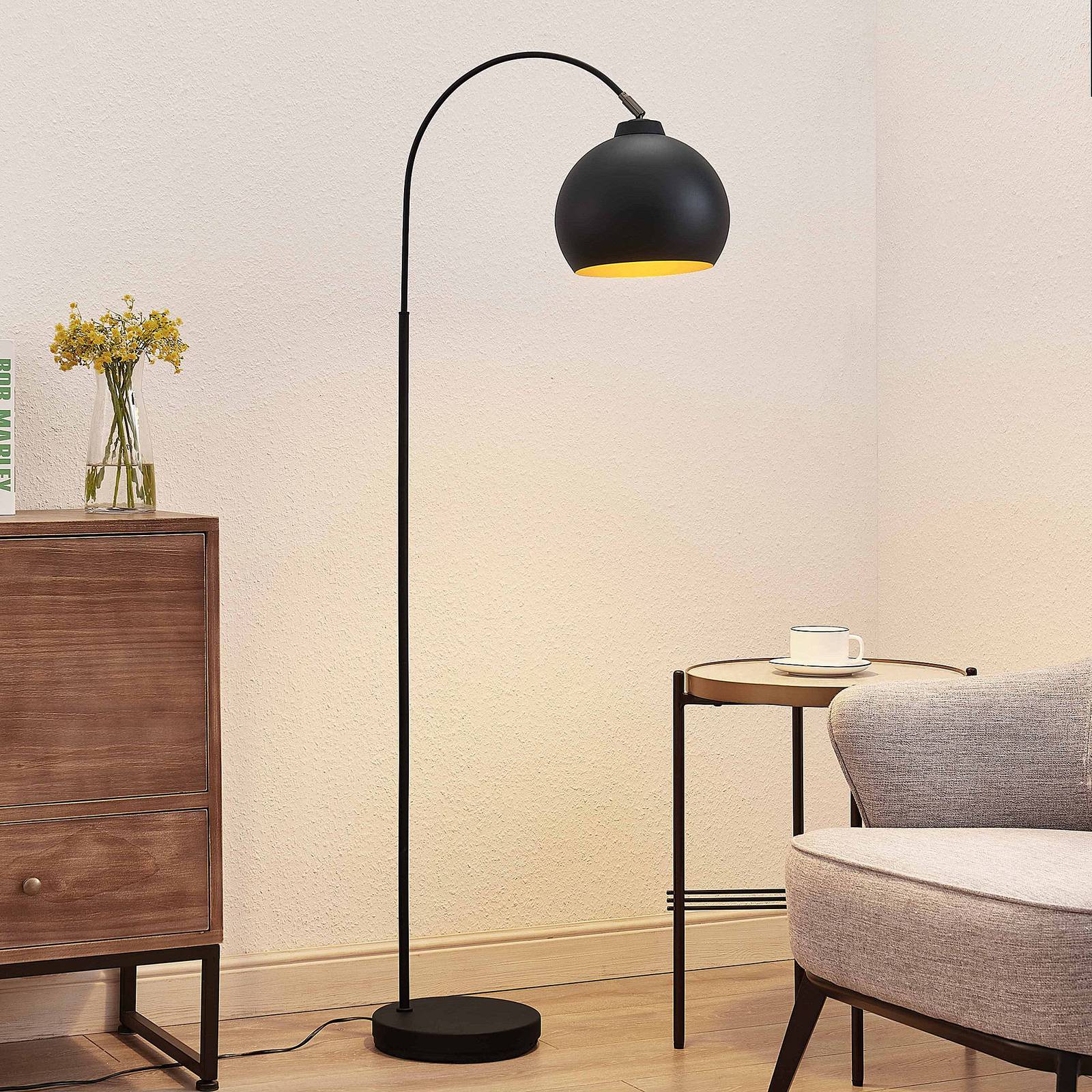 foto del prodotto lindby lampada ad arco minali, nera, metallo, altezza 148 cm, e27