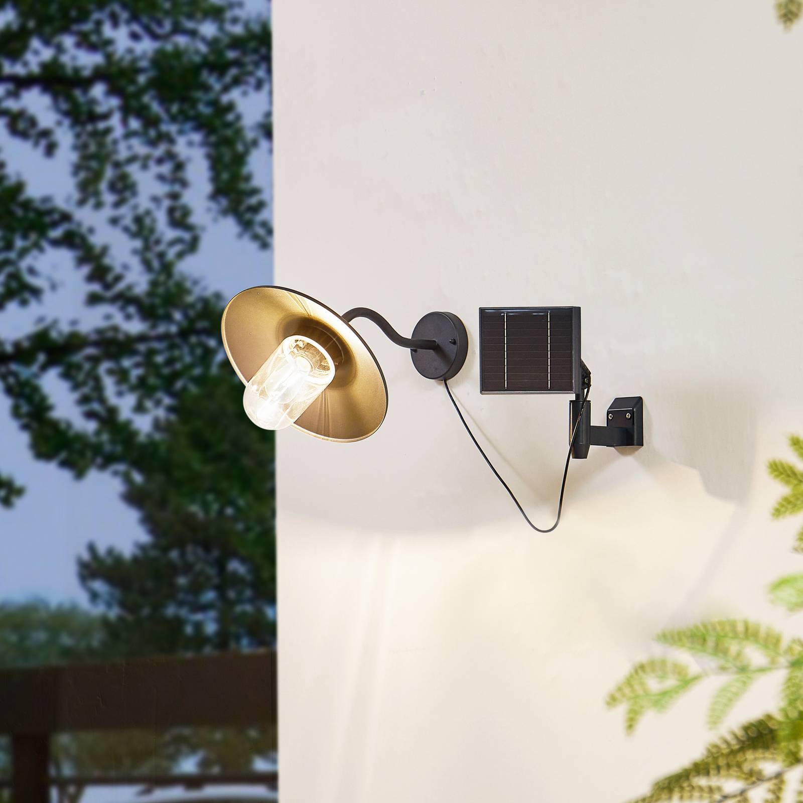 foto del prodotto lindby lampada da parete a led solare virane, nera, alluminio