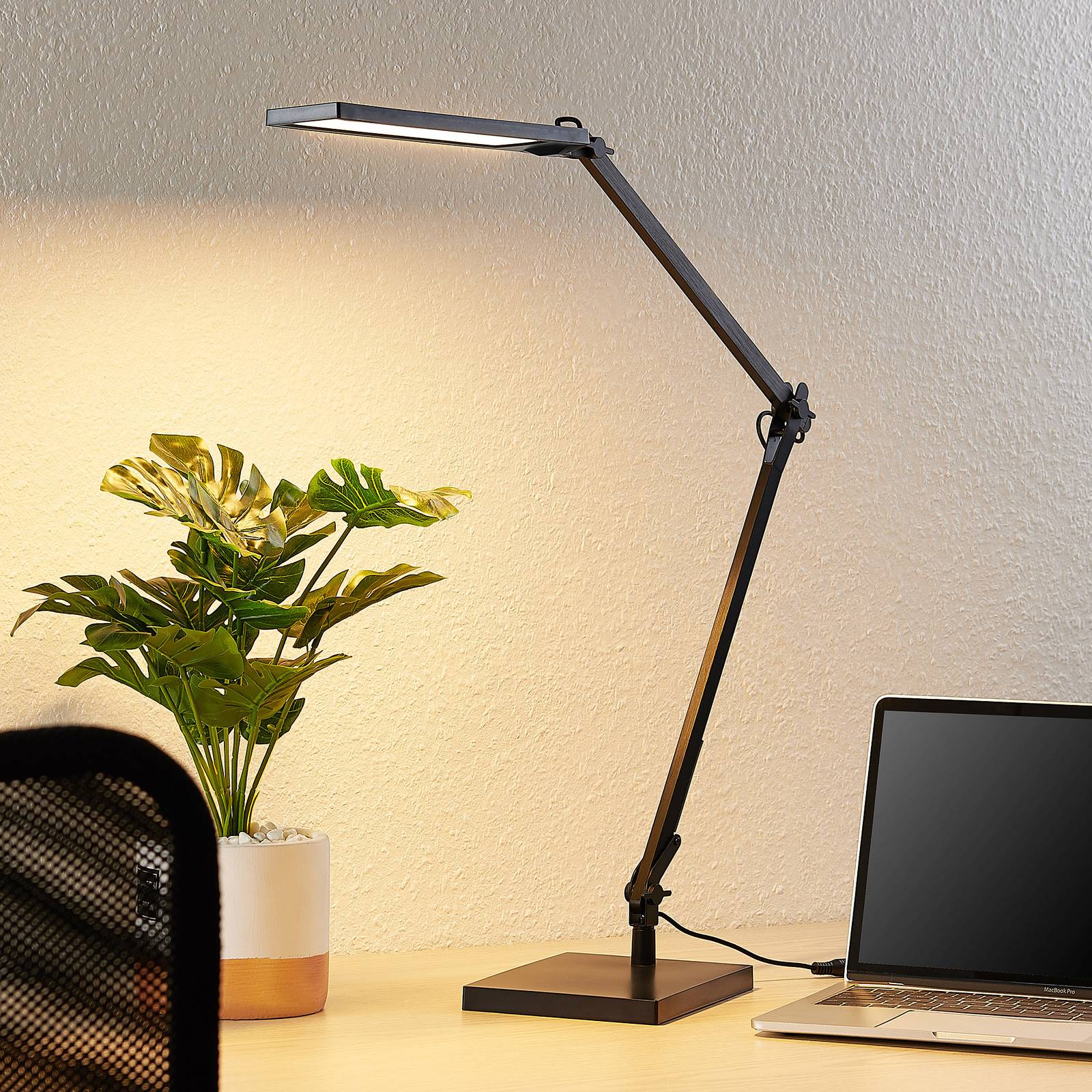 foto del prodotto lindby lampada da scrivania a led antisa, nera, cct, dimmerabile