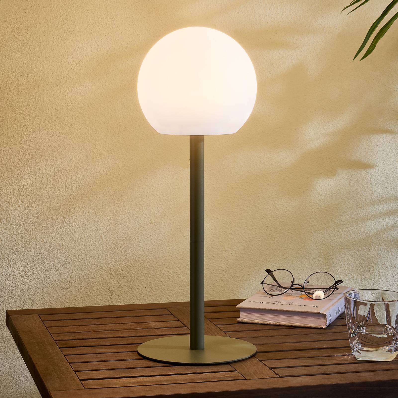 foto del prodotto lindby lampada da tavolo led eleia, verde, metallo, batteria ricaricabile